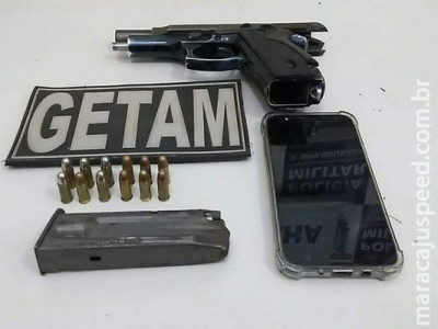 Getam flagra rapaz com arma à venda no whatsApp