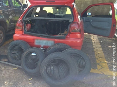 Polícia apreende veículo carregado com pneus contrabandeados