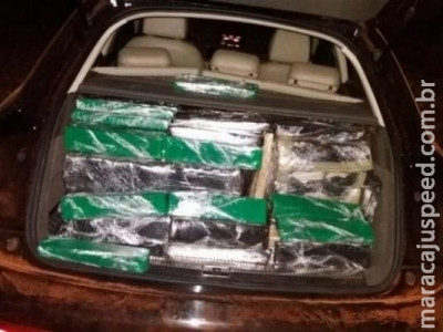 Trio é flagrado com 390 quilos de maconha em carro de luxo