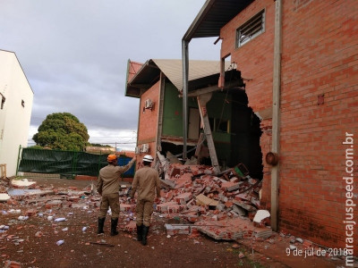 Vazamento de gás GLP provoca explosão em empresa em Dourados