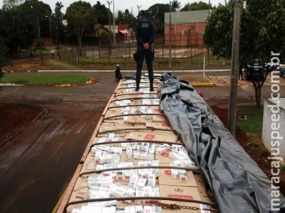 Carreta é apreendida com 800 caixas de cigarros em Naviraí