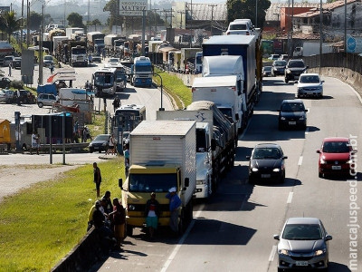 Três MPs da greve dos caminhoneiros viram lei