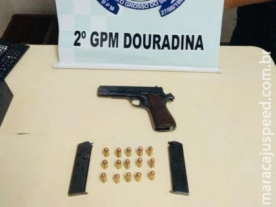 Homem diz ser segurança, mas é preso com arma de uso restrito
