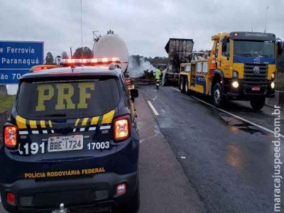 Presos em fuga incendeiam caminhões e interditam rodovia BR-116