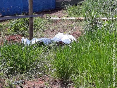 Corpo de homem é encontrado em terreno baldio