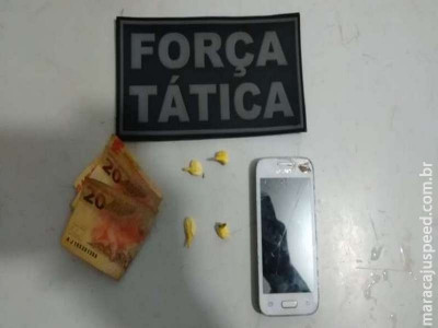 Jovem é preso com porções de cocaína