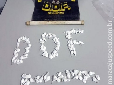 Polícia prende dupla com cocaína e mulher com maconha