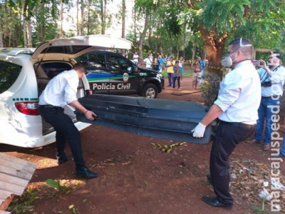 Mulher mata ex-marido enforcado e se entrega três dias depois