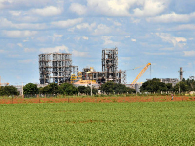 Russos mantêm interesse em fábrica de fertilizantes em Três Lagoas
