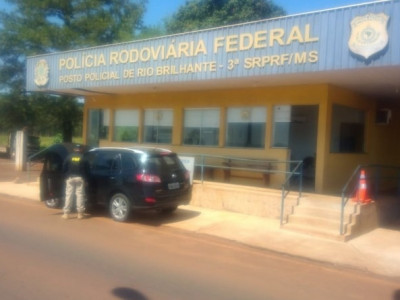 Carro com placas adulteradas é recuperado pela PRF em Rio Brilhante