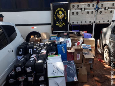 Polícia apreende contrabando de eletrônicos e bebidas em ônibus