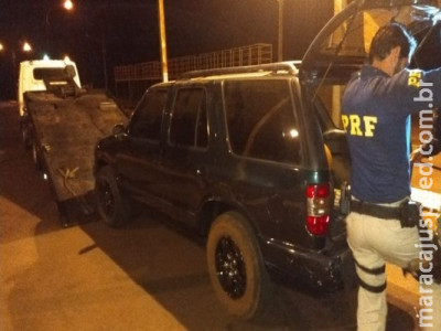 Polícia apreende maconha em veículo transportado por guincho