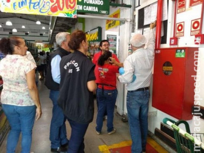 Procon descarta 298 produtos em fiscalização em mercado