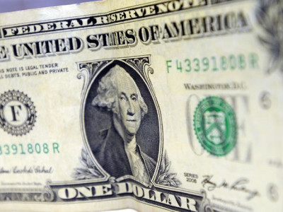Bolsa opera em alta e dólar cai para R$ 3,77