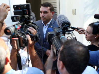  Caso Queiroz: Filho de Bolsonaro alegou foro privilegiado