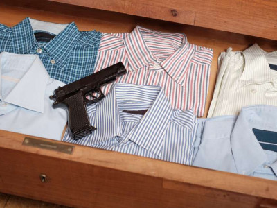  Uma em cada quatro mulheres vítimas de tiro morre em casa