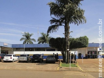 Após ter filho no banheiro, mulher abandona bebê em saco de lixo