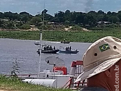 Manifestantes voltam a fechar o rio Paraguai após confronto