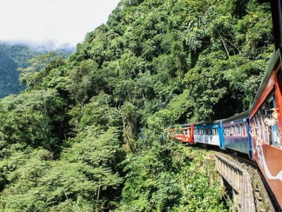Passeio em trem de luxo é viagem no tempo