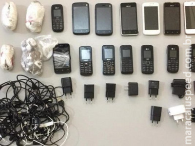 Pente-fino em presídio feminino encontra 16 celulares e maconha