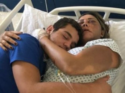 Rayron Gracie visita a mãe vítima de agressão no Rio