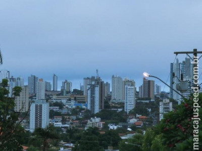 Tempo amanhece nublado e meteorologia alerta para chuva