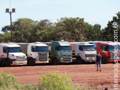 Com queda no frete, caminhoneiros ameaçam nova paralisação