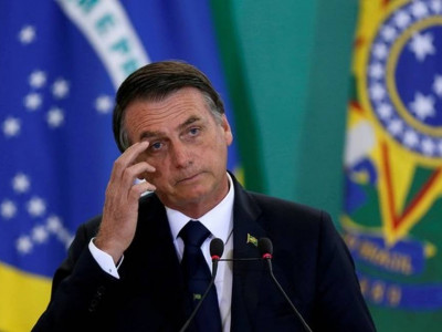  Bolsonaro diz que horário de verão deve acabar neste ano  