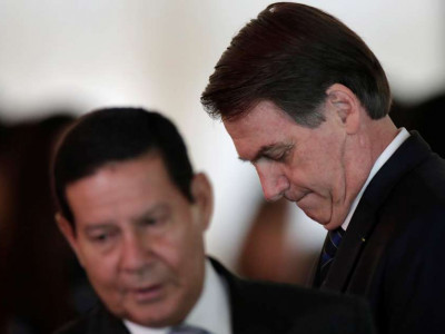 Bolsonaro sugere que Mourão atua como presidente paralelo