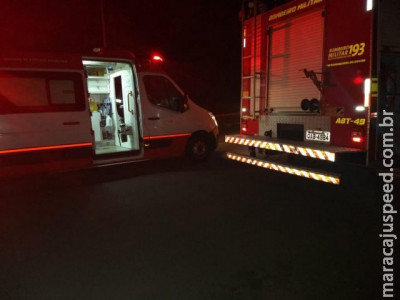 Com ciúmes da esposa, marido tranca homem em casa e ateia fogo