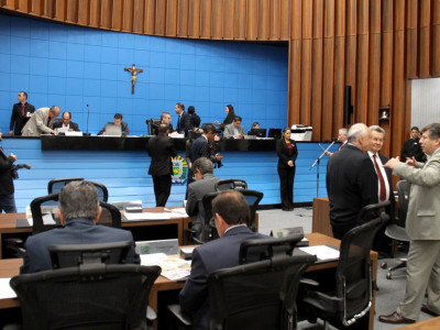 Deputados querem relatório de qualidade da água no Estado