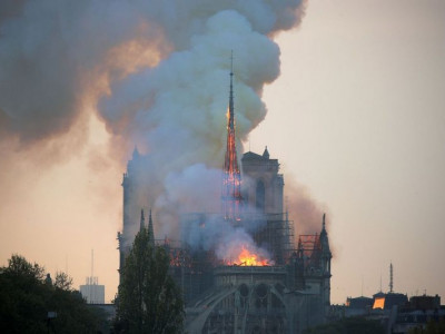 Doações para reconstrução de Notre-Dame somam US$ 900 milhões