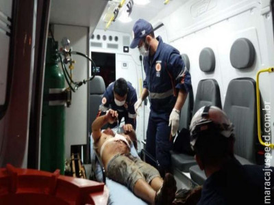 Homem é esfaqueado na cabeça e abdômen no meio da rua 