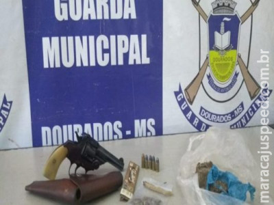 Homem é preso com revólver e munições