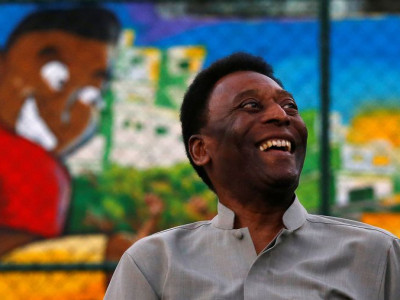 Médicos dizem que Pelé apresenta evolução satisfatória