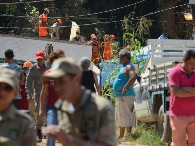 Número de mortos em desabamento de prédios no Rio sobe para 20