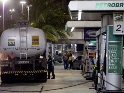 Petrobrás reajusta o preço da gasolina em 3,5%