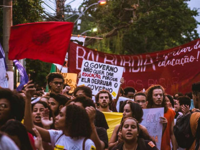 Ao menos 75 instituições federais protestam nesta quarta