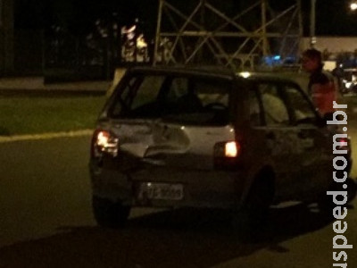Caminhão perde freio e atinge três veiculos na Guaicurus