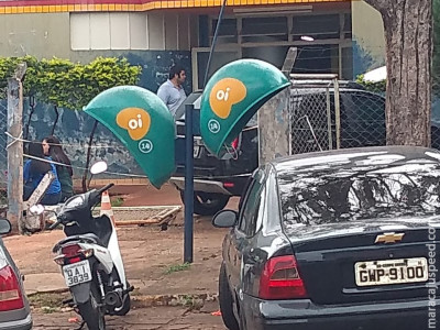 Condutor invade posto de saúde após errar a marcha