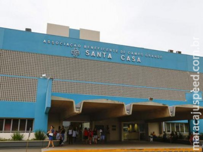 Esfaqueado reclama de atendimento e vai embora de hospital 