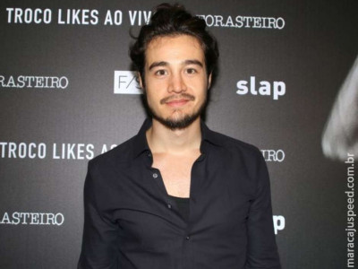 Tiago Iorc lança álbum e famosos celebram volta do cantor