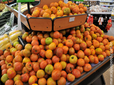 Tomate fica 77% mais caro e puxa alta cesta básica