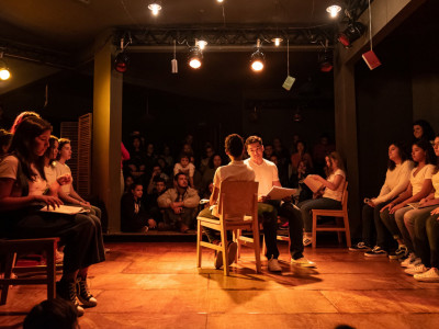As descobertas de quem entra para o teatro na vida adulta