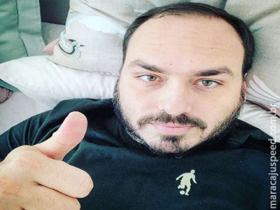 Carlos Bolsonaro é internado com urgência em hospital no Rio