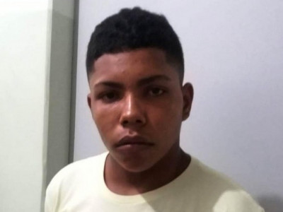 Polícia cumpre mandados em investigação sobre preso enforcado 