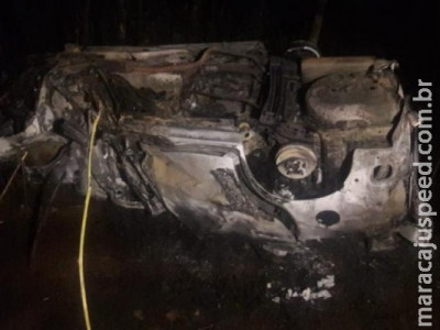 Quatro pessoas morrem após Van de prefeitura bater e pegar fogo