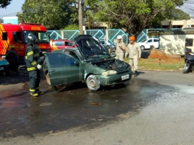 Incêndio em Palio assusta condutor e mobiliza Bombeiros