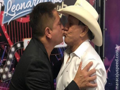 Leonardo é criticado após dar selinho em outro cantor sertanejo 