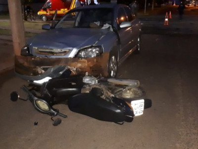 Mulher de 27 anos morre em acidente entre carro e moto